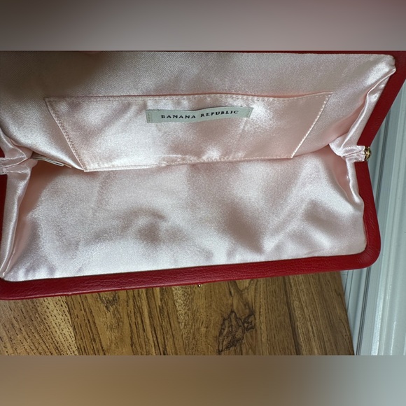 Banana republic clutch pink with roses like new - Picture 6 of 6